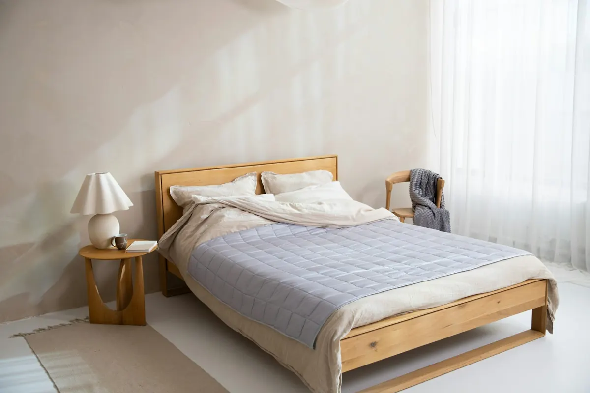 Giường gỗ tự nhiên đầu giường thấp, ảnh minh hoạ